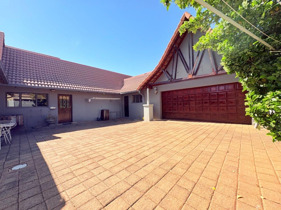 4 Bedroom Property for Sale in Woodland Hills Free State